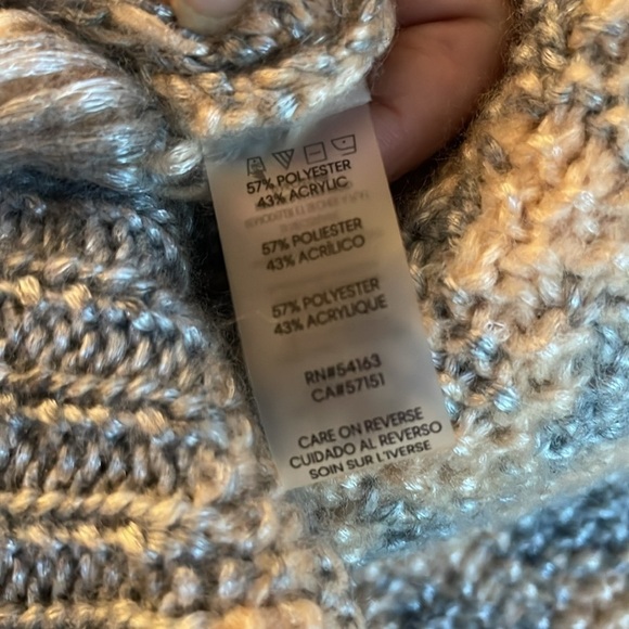 Calvin Klein sweater - Picture 6 of 7